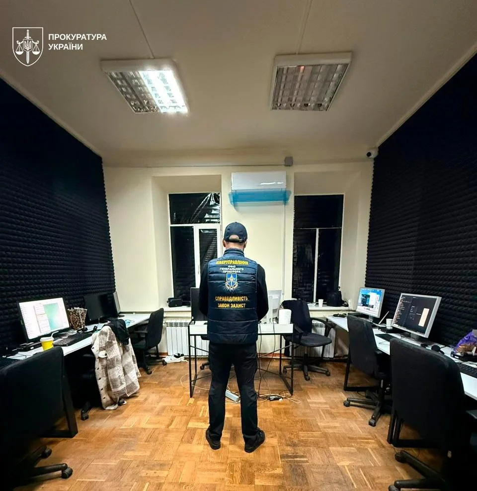 Кол-центр у Харкові ошукав громадян ЄС на схемі з інвестиціями на понад 100 тис. євро, його викрили – ГенпрокурорШахраї ошукали іноземців на понад 100 тисяч євро через схеми з інвестиціями. Організаторів затримали під час спільної операції
України та Латвії.Кримінал • 29 травня, 08:01 • 3022 перегляди