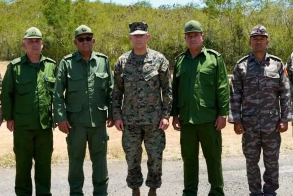 Командувач військ США провів рідкісну зустріч із кубинськими військовими в ГуантанамоГенерал Френсіс Донован обговорив безпеку з військовими Куби біля бази Гуантанамо. Переговори пройшли на тлі посилення санкційного
тиску Вашингтона.Політика • 30 травня, 03:17 • 4628 перегляди