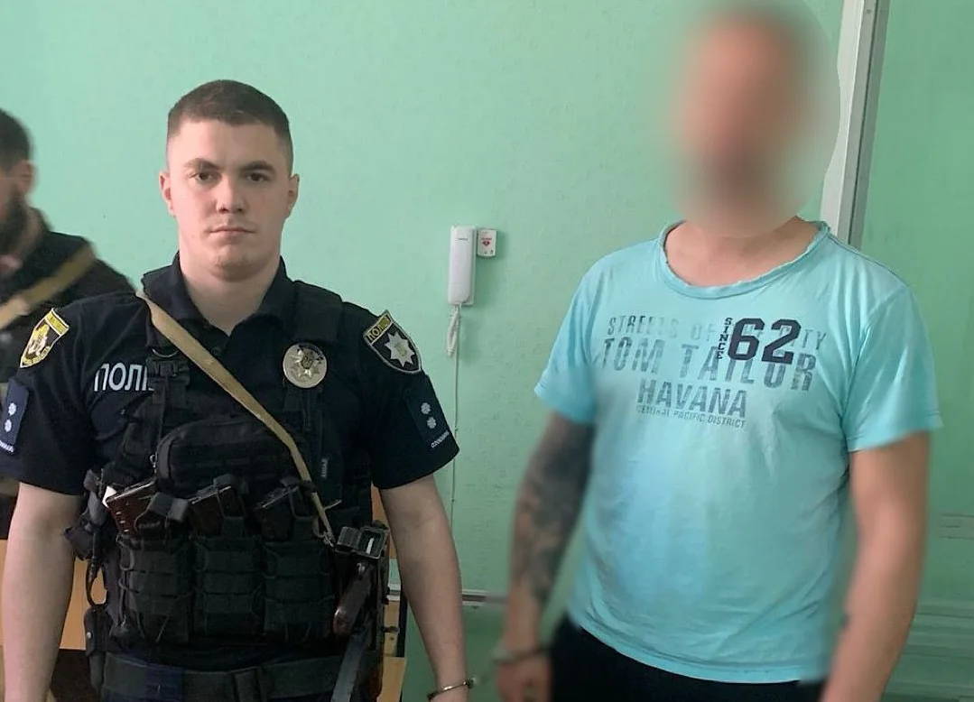 На Дніпропетровщині чоловіка підозрюють у вбивстві дядька з рушниціУ Нікопольському районі 30-річний чоловік убив свого дядька пострілом у голову. Поліція затримала підозрюваного, йому обрали
запобіжний захід.Суспільство • 30 травня, 07:21 • 5150 перегляди