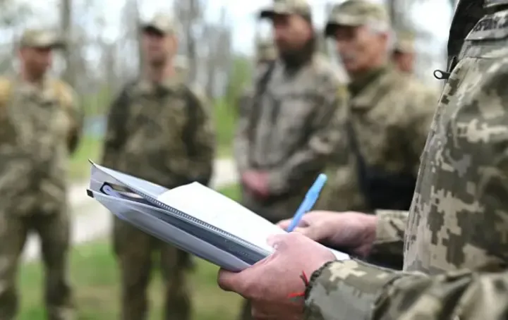 У Луцьку стався новий інцидент з підлітками і ТЦК – неповнолітні пошкодили службове авто