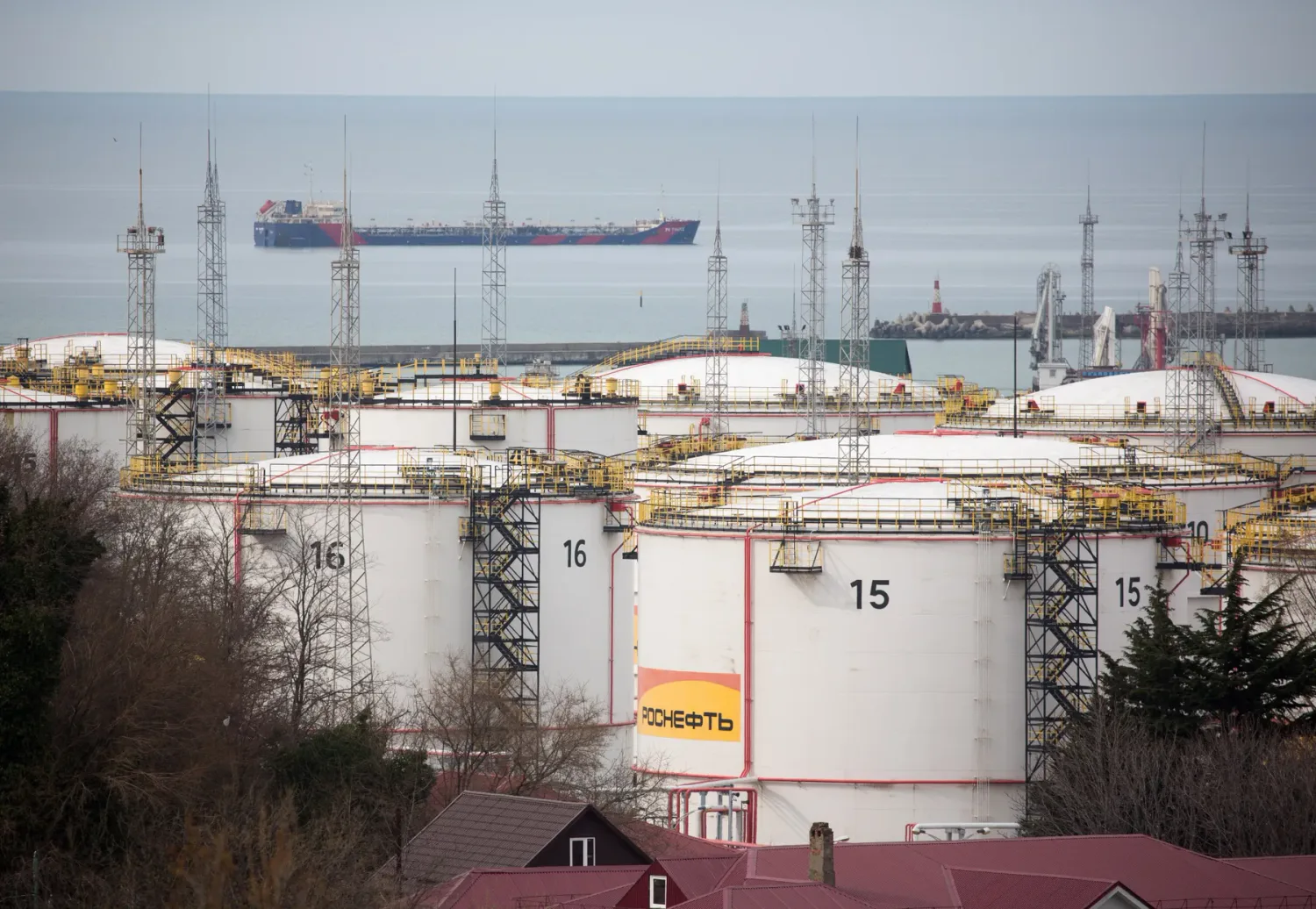 ЄС обговорює заморожування нафтових обмежень для росії на тлі війни з Іраном
