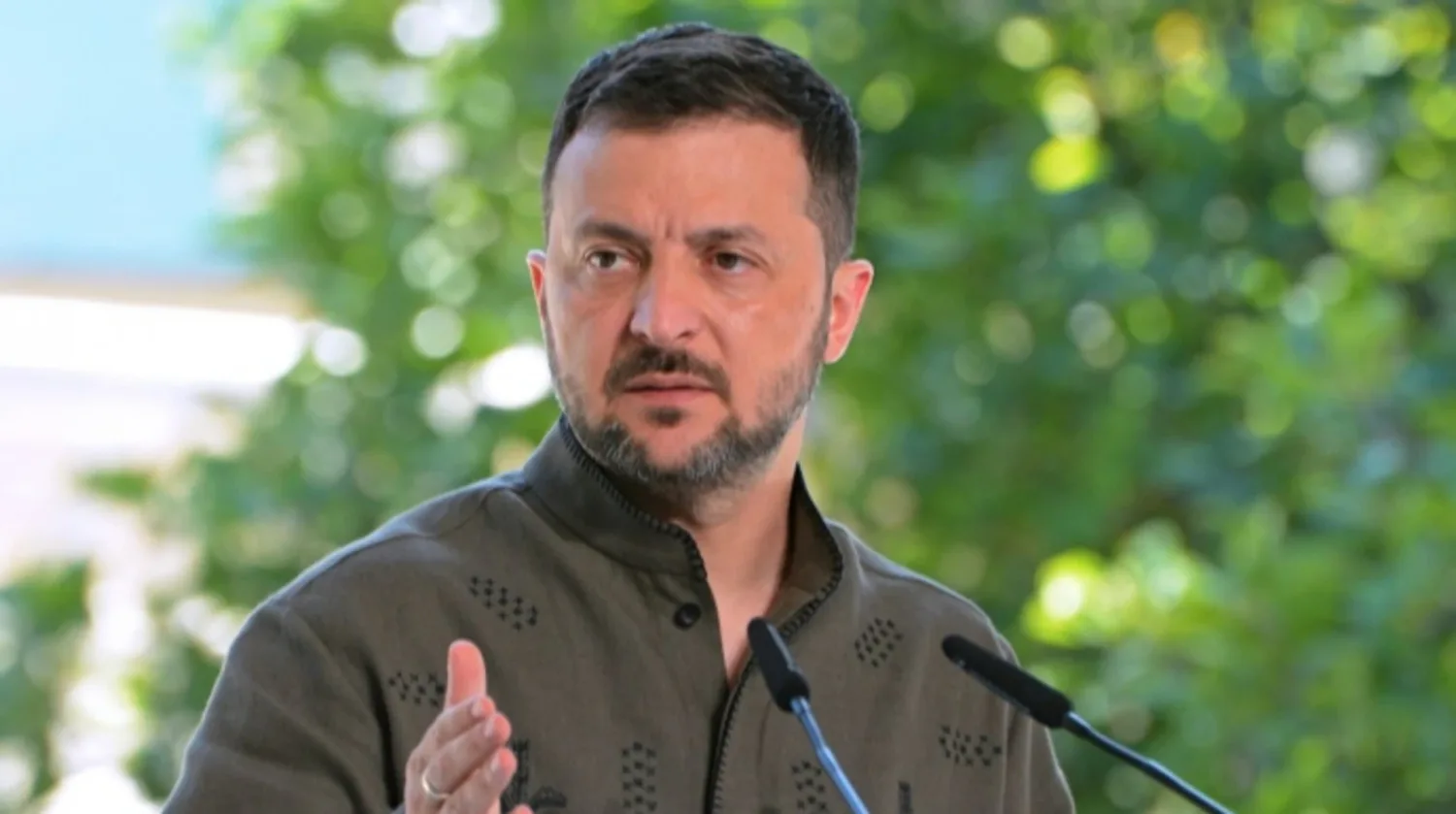 Зеленський заявив, що скасування санкцій проти рф фактично посилює її оборонну промисловістьВолодимир Зеленський заявив що скасування санкцій посилює оборонний сектор рф. Президент закликав посилювати обмеження замість
спроб вести діалог.Економіка • 31 травня, 17:01 • 5090 перегляди