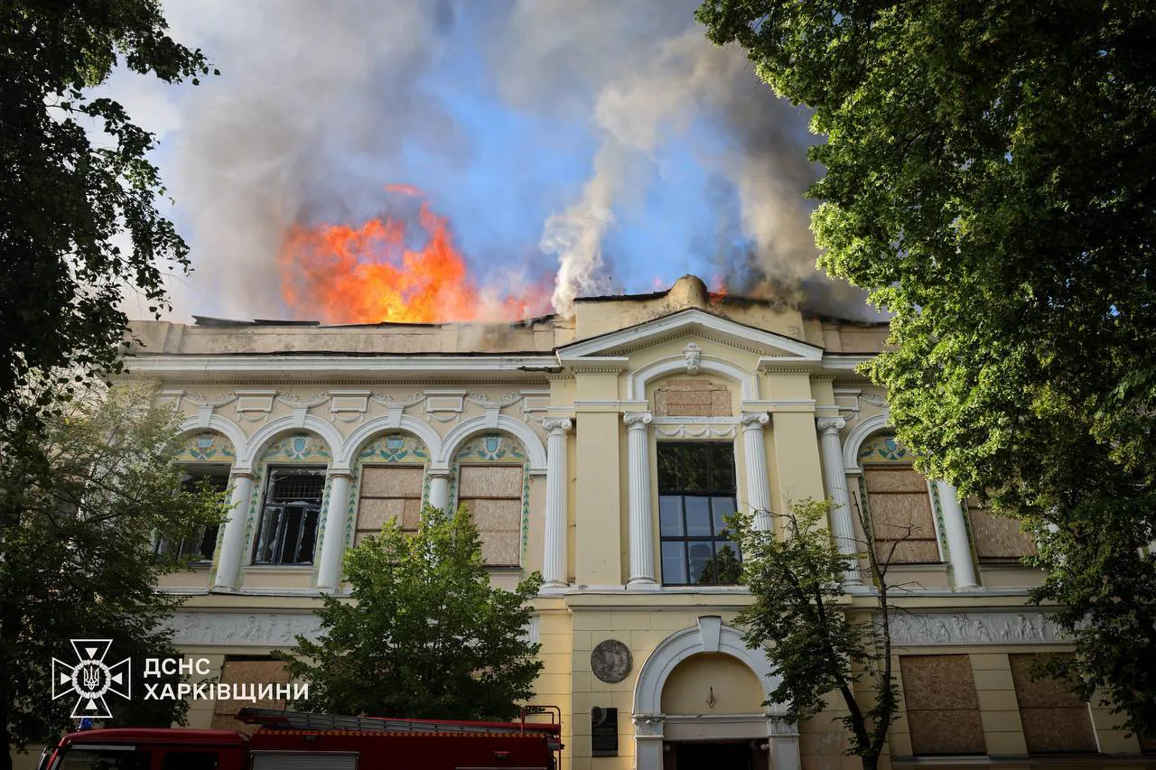 Атака дронів на Харків: кількість постраждалих зросла до 6, пожежу в художньому музеї локалізували