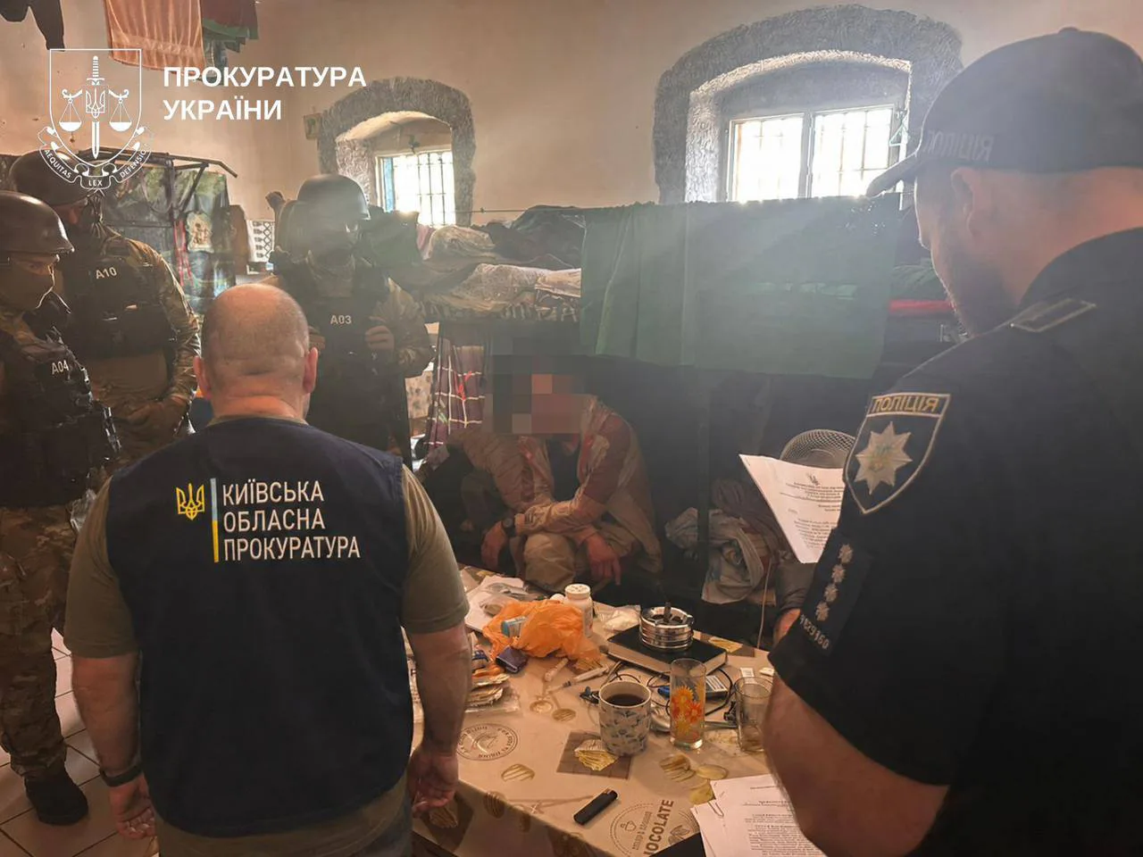 На Київщині викрито організовану групу, яка постачала наркотики до СІЗО