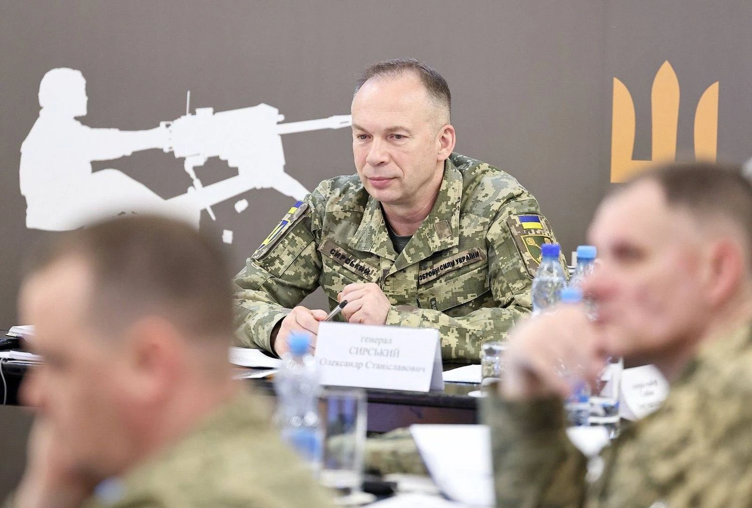 Для мене було несподіванкою дізнатися, що у нас із Федоровим був конфлікт – СирськийГоловнокомандувач ЗСУ Олександр Сирський заявив, що для нього стало несподіванкою дізнатися про конфлікт із ексміністром оборони
Михайлом Федоровим. Він назвав їхні відносини робочими та закликав не політизувати війну.Війна в Україні • 20 липня, 17:42 • 4148 перегляди