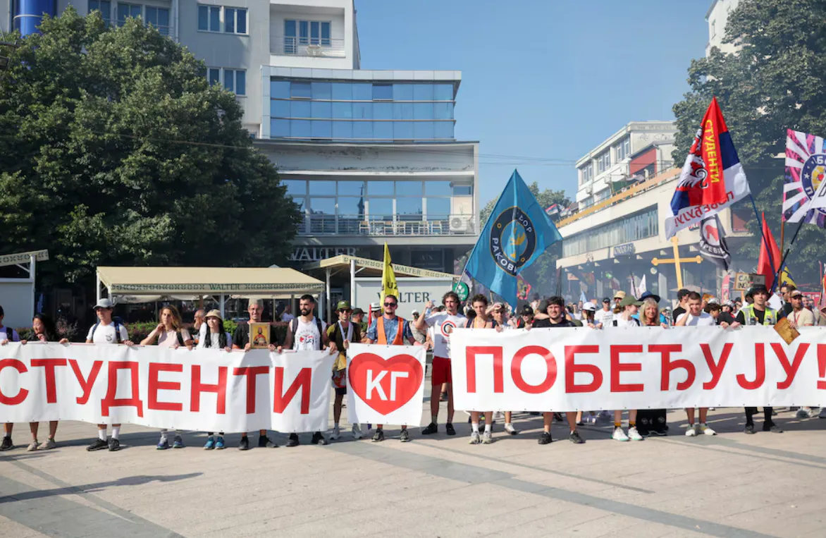 У Сербії не припиняють протестів попри заяву Вучича про майбутню відставкуТисячі протестувальників збираються в Кральєво, незважаючи на заяву президента Вучича про відставку. Трагедія в Нові-Саді стала символом корупції для сербів.Світ • 28 червня, 18:22 • 5480 перегляди