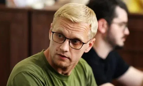 Шабунін висміяв військових, які критикують його списання через “втрату зору” та нове авто