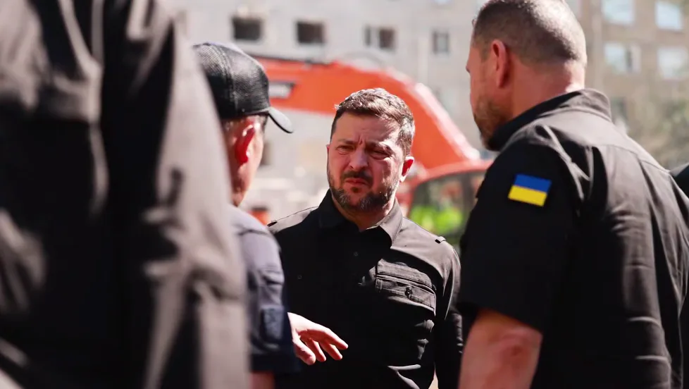 Важливо, щоб партнери не спостерігали просто без дій, коли руйнуються людські життя – ЗеленськийПрезидент України заявив, що партнери не повинні спостерігати без дій, коли руйнуються життя. Внаслідок російського удару по Києву
знищено 64 квартири, загинули 22 людини.Війна в Україні • 2 липня, 16:12 • 2940 перегляди