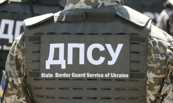 Прикордонник врятував картини художника з-під завалів у Часовому ЯруБоєць бригади "Форпост" знайшов картини у напівзруйнованому будинку. Власника творів розшукали за підписом, він проживає у Швеції.Суспільство • 11 липня, 13:25 • 4278 перегляди
