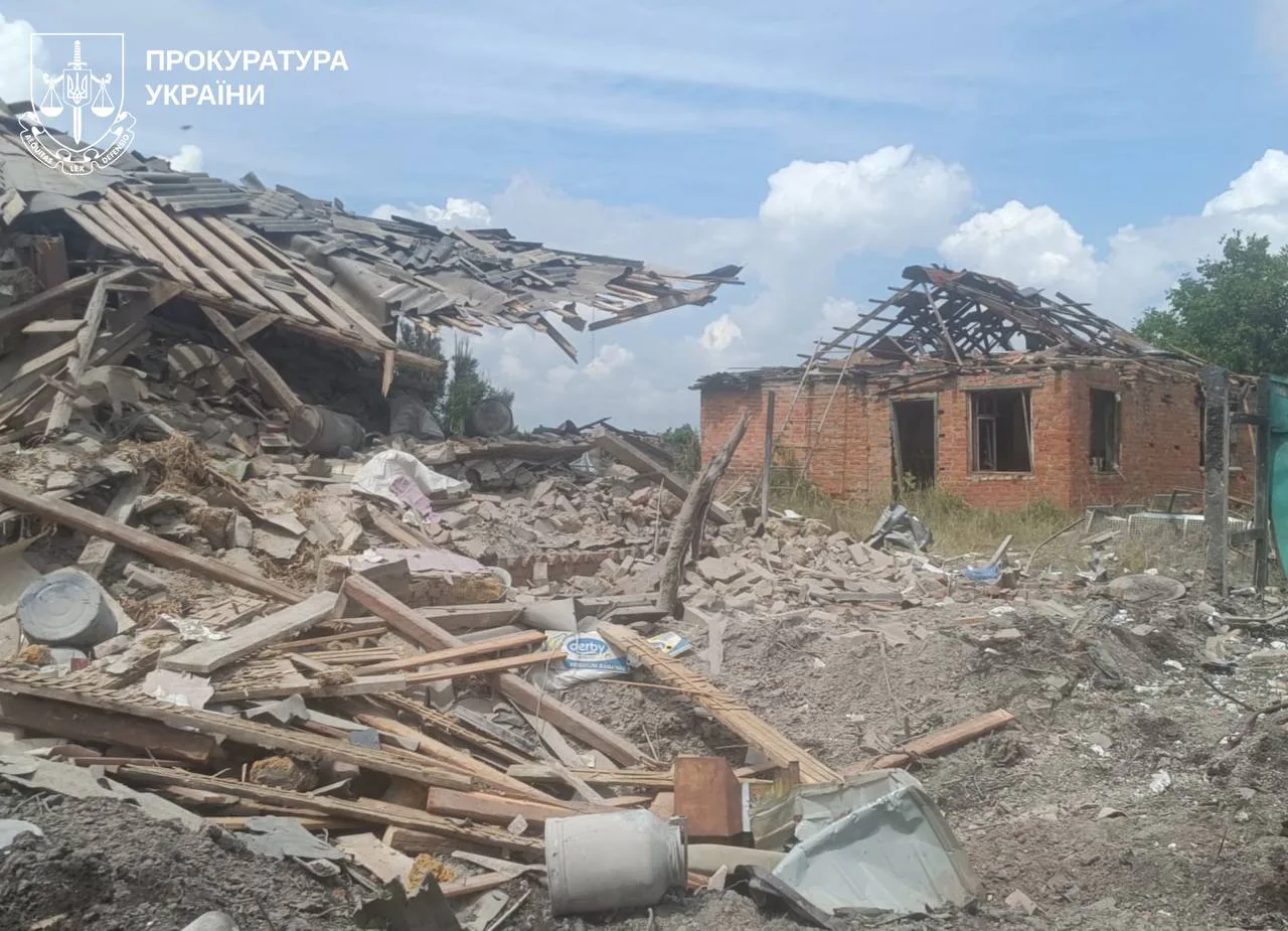 рф вдарила КАБами по Слатиному, є загибла і постраждалі
