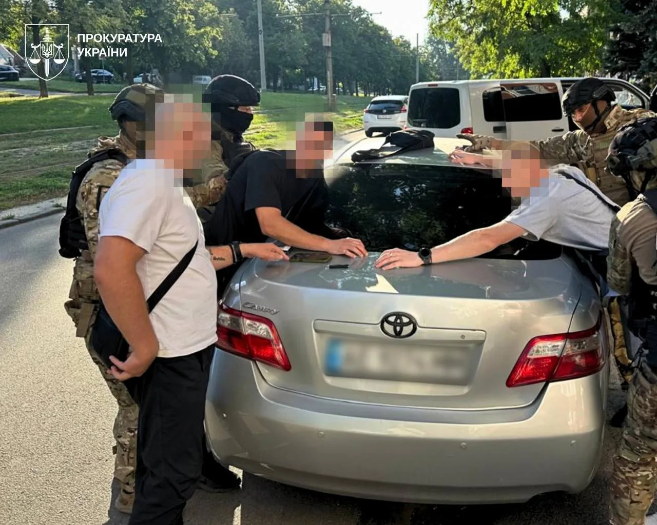 У Дніпрі напали на волонтера й викрали $11 тис. для авто ЗСУ – трьом чоловікам повідомили про підозру