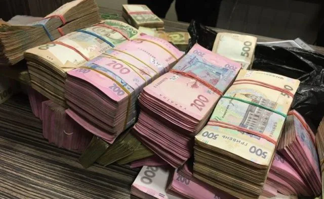 У Києві шахраї під виглядом СБУ виманили у 81-річної пенсіонерки майже 1 млн гривень