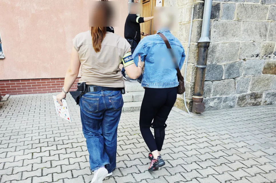 Польська поліція затримала жінку, яка побила двох 13-річних українок