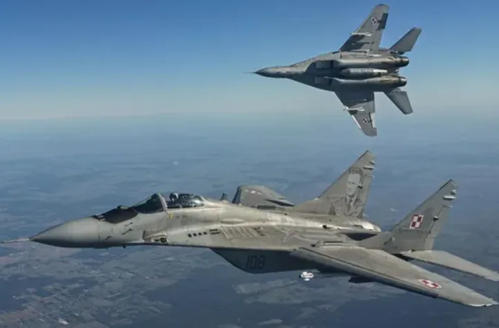 Польща підняла винищувачі через масовану ракетну атаку росії по Україні