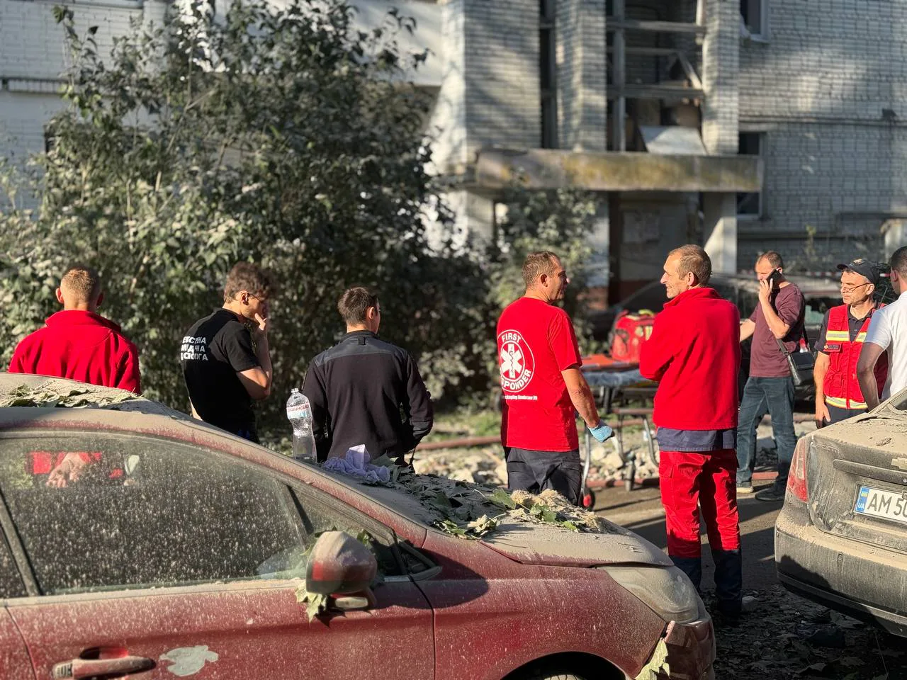 Ракетна атака рф на Львів: близько 20 постраждалих, людей деблокують з-під завалів
